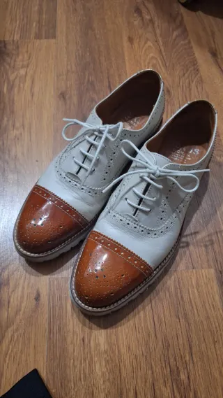 Zapatos Yokus mujer beige y marrón