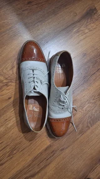 Zapatos Yokus mujer beige y marrón