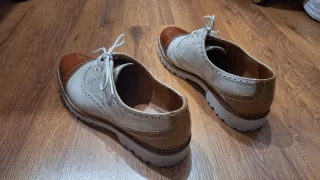 Zapatos Yokus mujer beige y marrón