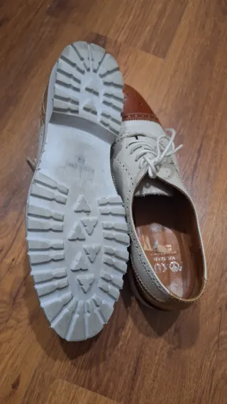 Zapatos Yokus mujer beige y marrón