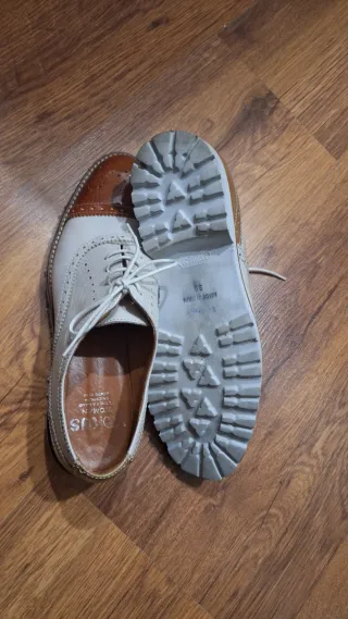 Zapatos Yokus mujer beige y marrón