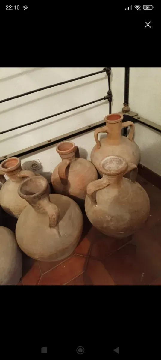Lote de 8 cántaros antiguos de barro