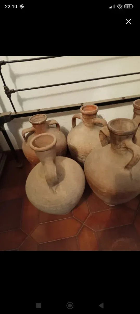 Lote de 8 cántaros antiguos de barro
