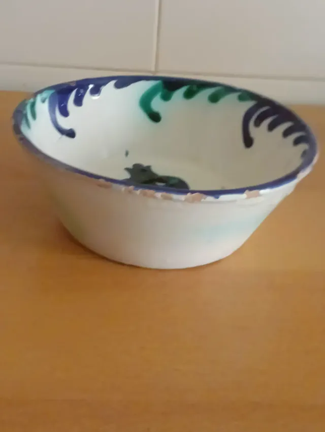 Bol de cerámica pintado a mano