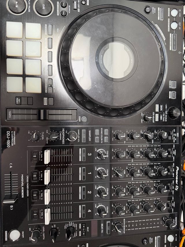 Controlador DJ Pioneer DDJ-1000 con funda .