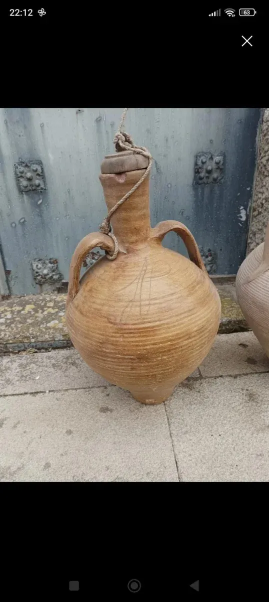 2 Cantarros antiguos de barro