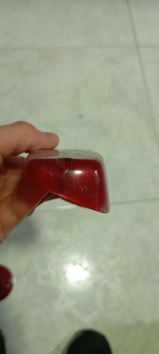 Luz trasera roja coche clásico Fiat Seat Faessa