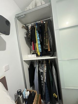 Guardaroba IKEA PAX con porte scorrevoli a specchio