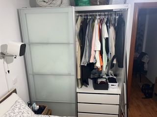 Guardaroba IKEA PAX con porte scorrevoli a specchio