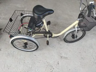 Triciclo adulto con motor