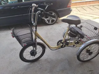 Triciclo adulto con motor