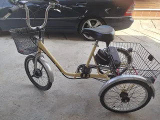 Triciclo adulto con motor