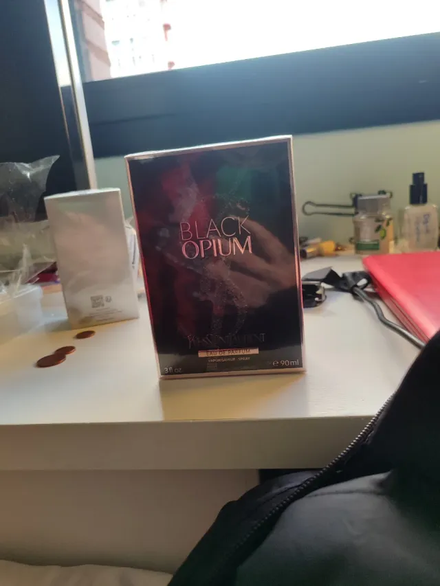Yves Saint Laurent Black Opium Colonia