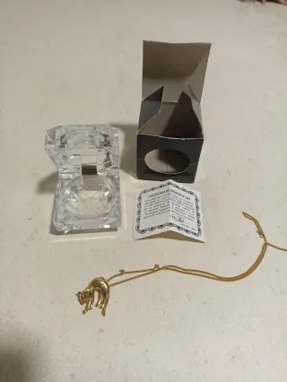 Colgante gato dorado con cadena