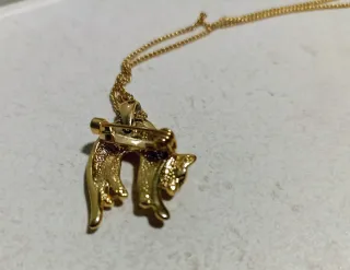 Colgante gato dorado con cadena