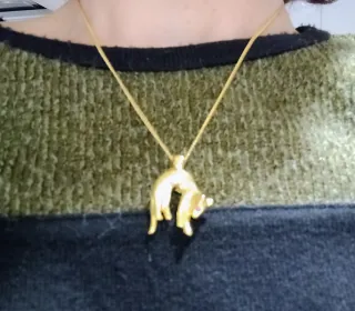 Colgante gato dorado con cadena