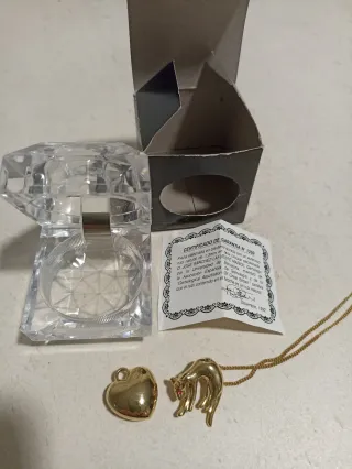 Colgante gato dorado con cadena