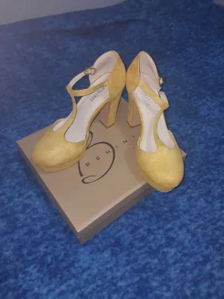 Zapatos de tacón BENINI amarillos
