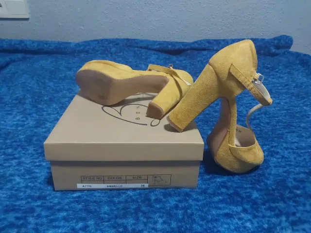 Zapatos de tacón BENINI amarillos