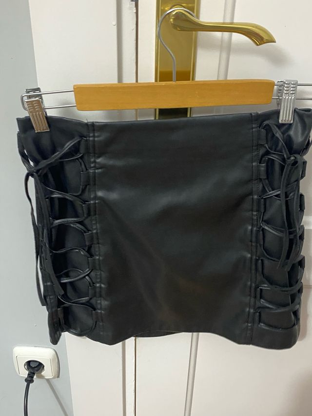 Mini falda cuero sintético Bershka Talla XS
