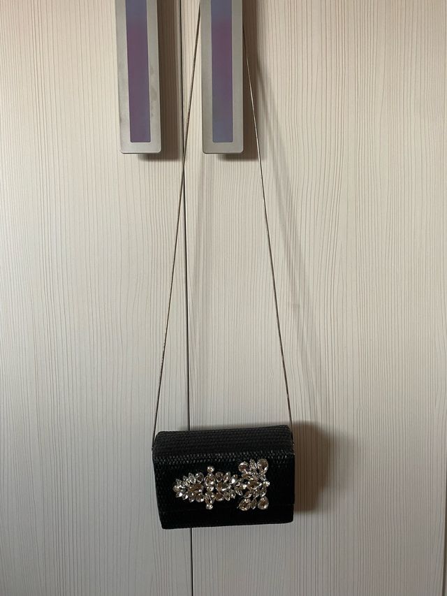 Bolso de fiesta negro con pedrería