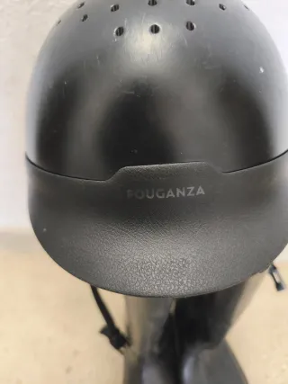 Botas y casco de hípica negros