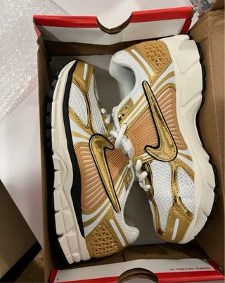 Nike Bambas Doradas y Blancas