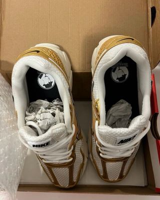 Nike Bambas Doradas y Blancas