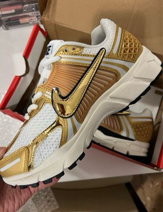 Nike Bambas Doradas y Blancas