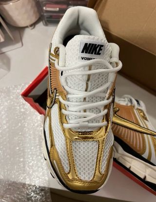 Nike Bambas Doradas y Blancas