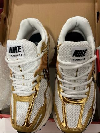 Nike Bambas Doradas y Blancas