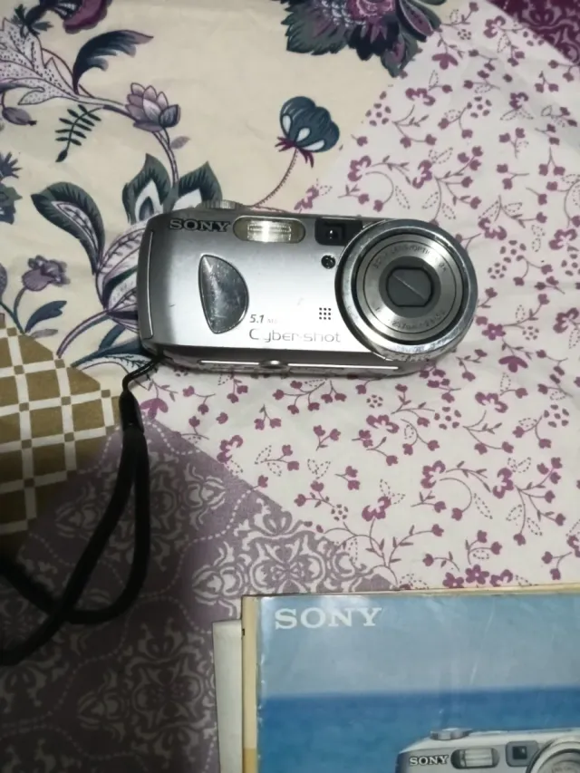 Cámara Digital Sony Cyber-shot Plata