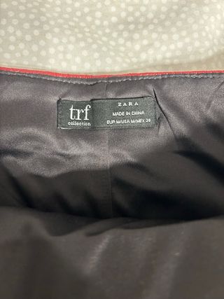 Falda Zara efecto cuero rojo Talla M