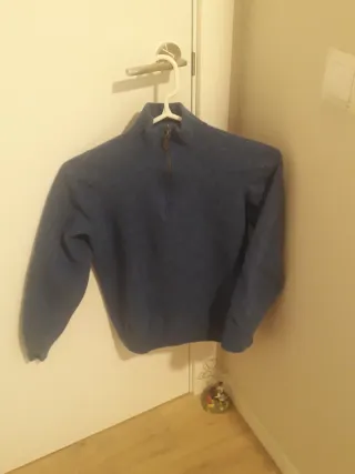 Jersey azul con cremallera