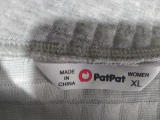 Jersey premamá cuello alto botones