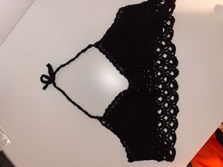Top negro crochet con encaje