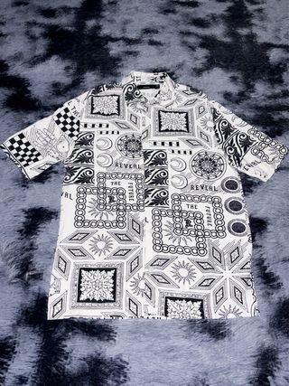 Camicia Bershka grafica bianco/nera oversize