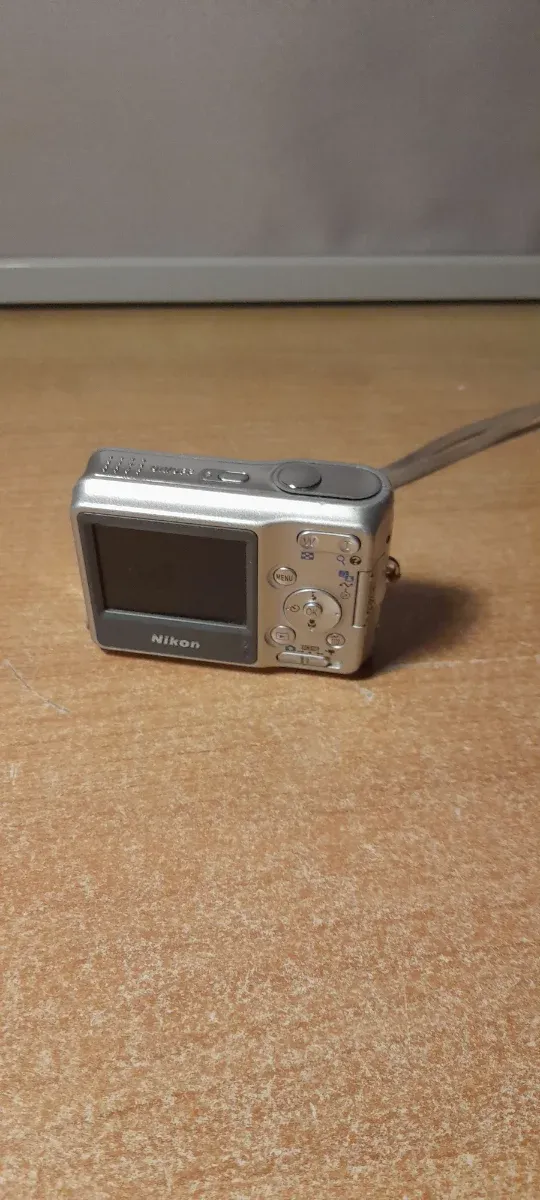 Cámara Nikon Coolpix 4.0 MP 3x Zoom