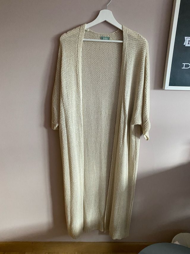Cárdigan largo beige manga corta