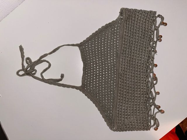 Top crochet verde con abalorios