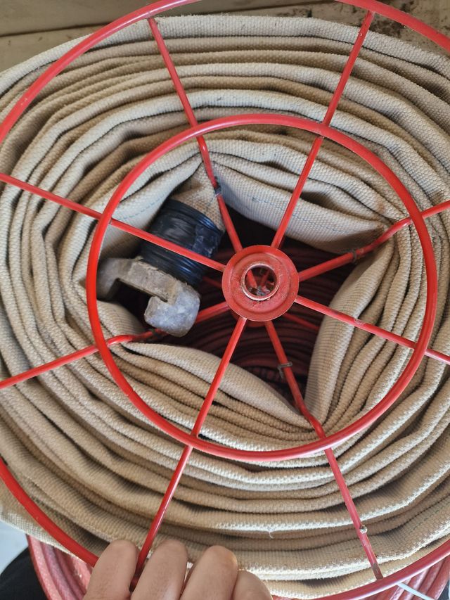 Manguera de riego/incendio con soporte