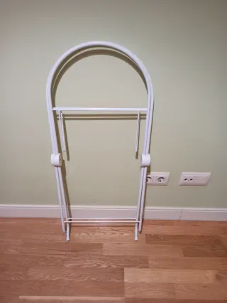 Moisés de mimbre con patas plegables/ Minicuna