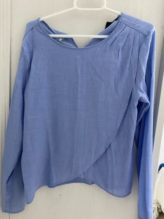 Blusa azul manga larga