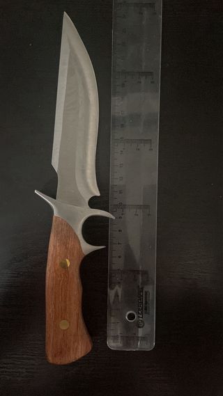 Herramienta de corte con funda de cuero