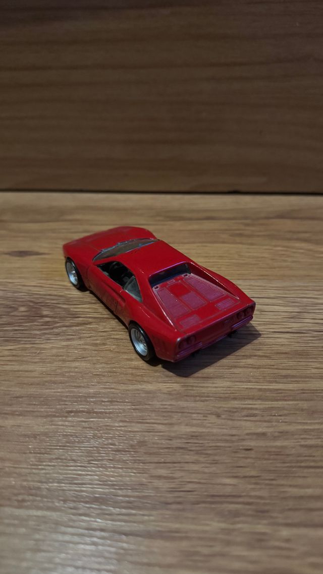 Hot Wheels Ferrari 288 GTO Rojo