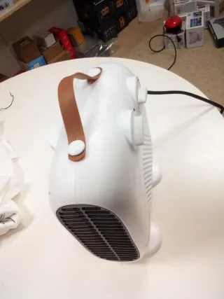 Calefactor blanco con asa