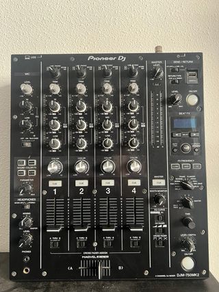 Pioneer DJM-750MK2 y 2 XDJ-1000MK2