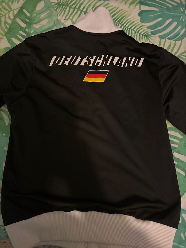 Chaqueta Puma Alemania Negra y Blanca