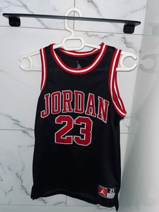 Camiseta Jordan 23 Negra y Roja