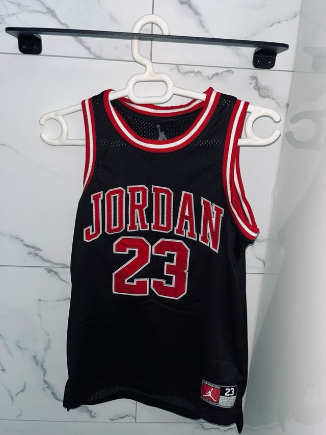 Camiseta Jordan 23 Negra y Roja